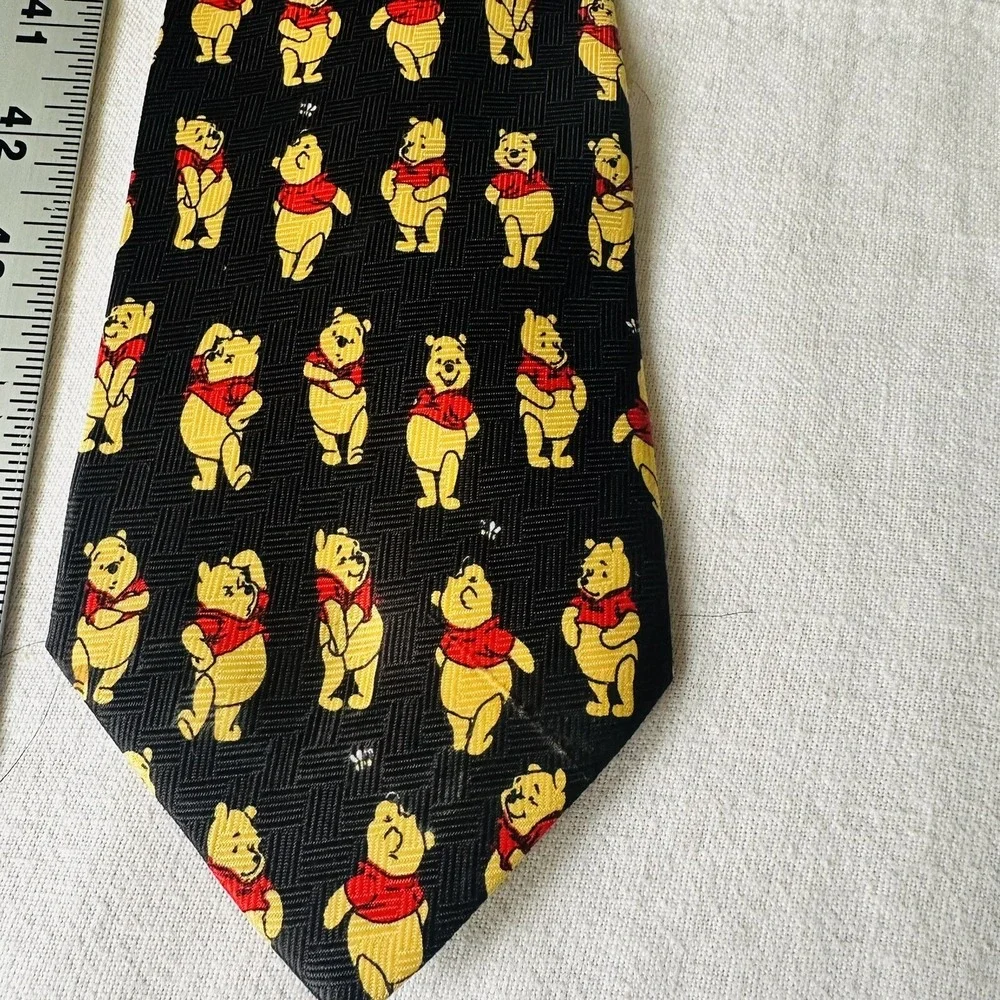 THE DISNEY STORE Tigger Winnie‎ The Pooh Frolic in the Leaves 100% Silk Neck Tie
